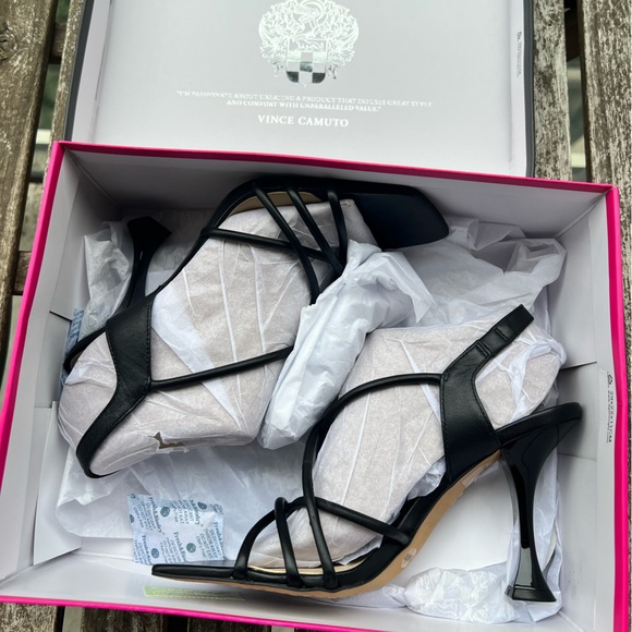 Brand New, Never Worn Vince Camuto Sanda Sandal Heel BLACK SIZE 7.5 - Picture 6 of 8